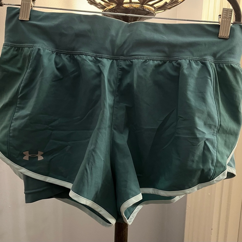 Under Armour womens Shorts size large green